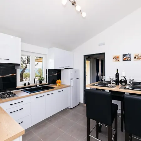 Fani - Autentic Holiday home Postira